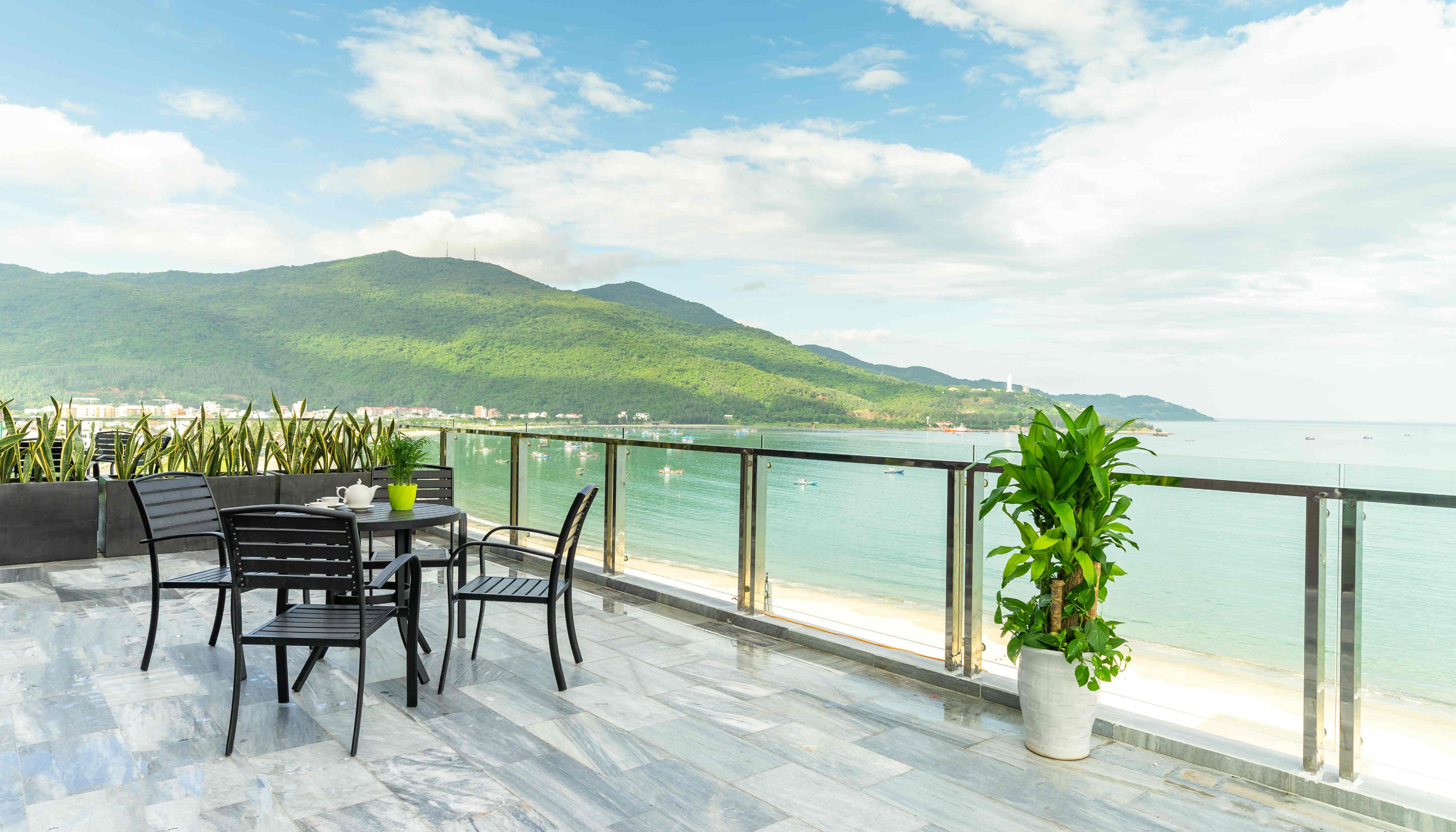 Grand Gold Beach Hotel & Spa Danang Exterior photo