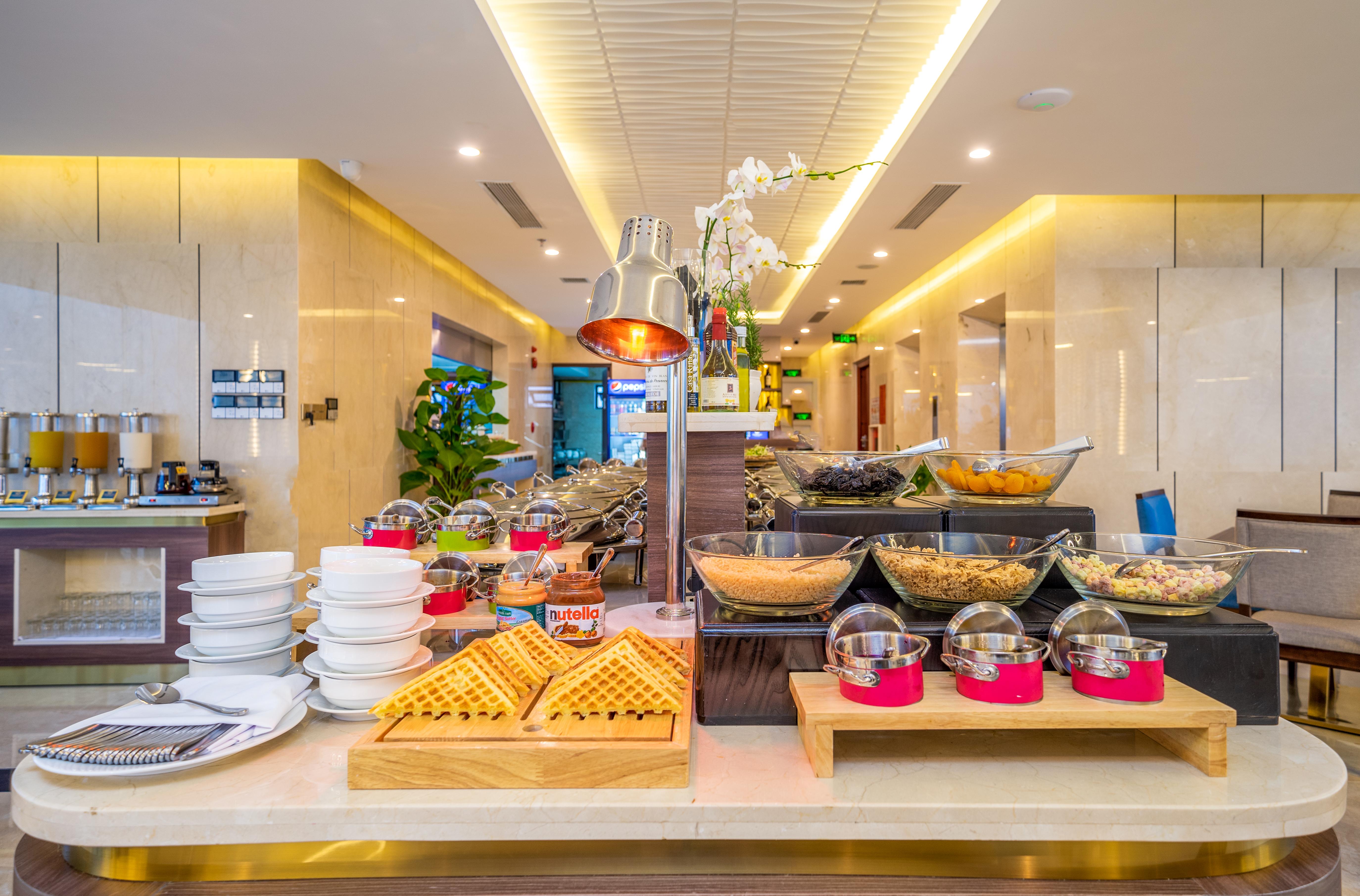 Grand Gold Beach Hotel & Spa Danang Exterior photo