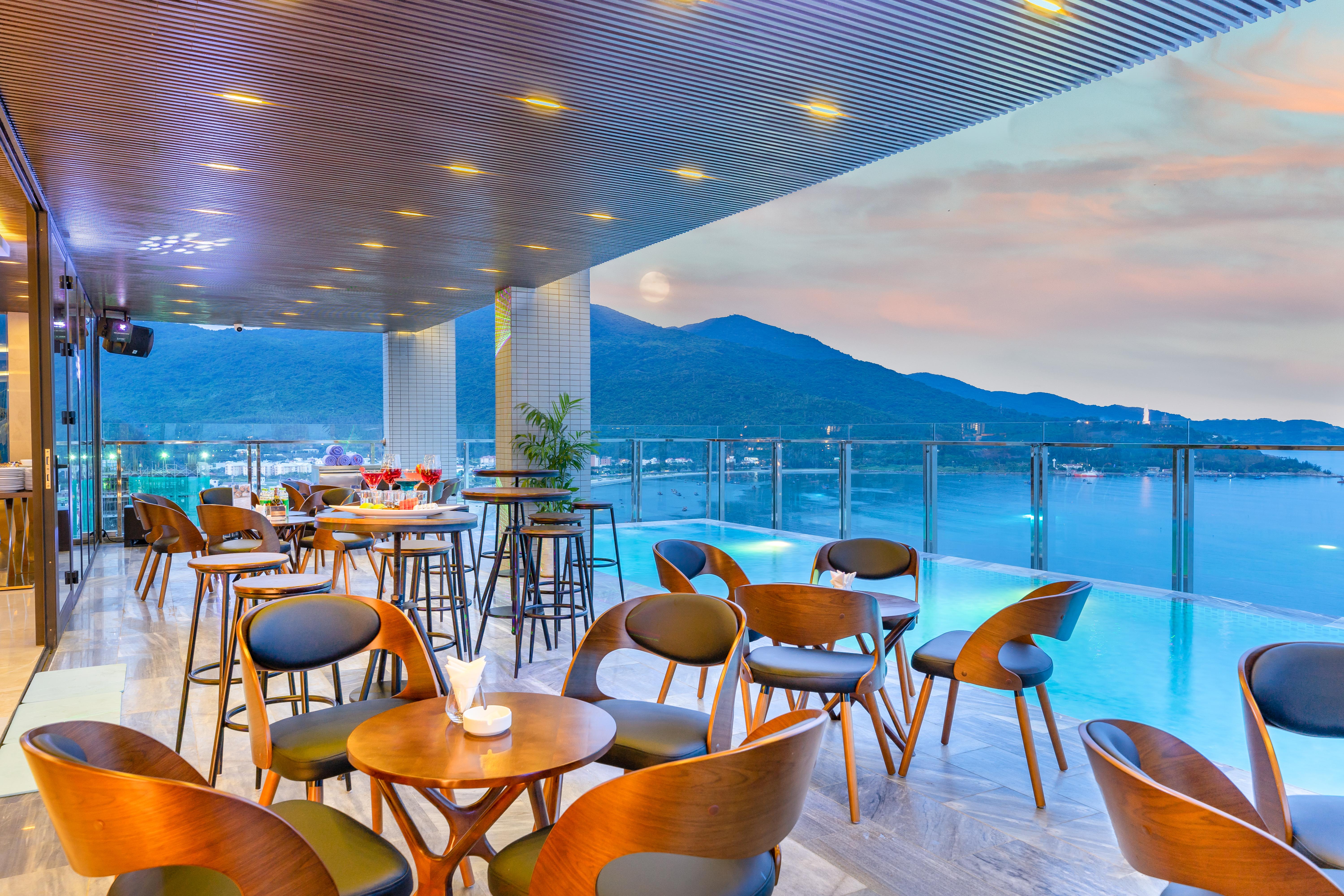 Grand Gold Beach Hotel & Spa Danang Exterior photo