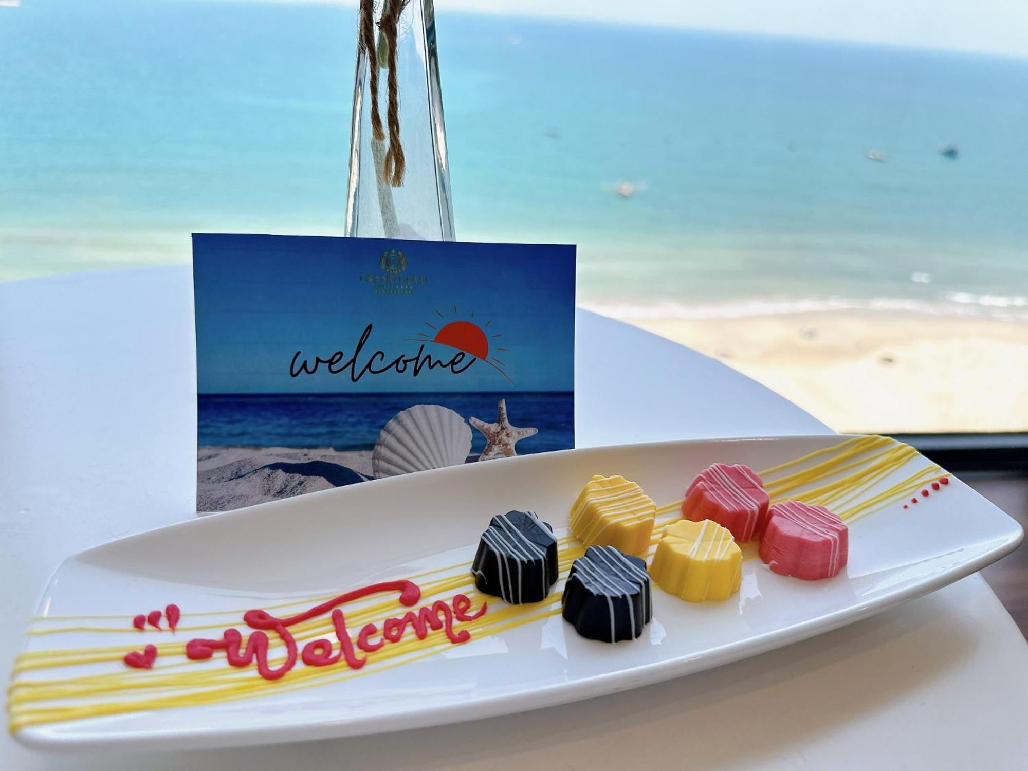 Grand Gold Beach Hotel & Spa Danang Exterior photo